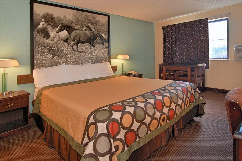 ซูเปอร์ 8 บาย วินด์แฮม แคนซัส ซิตี้ แอท แบร์รี โร้ด/แอร์พอร์ต Hotel แคนซัสซิตี ภายนอก รูปภาพ