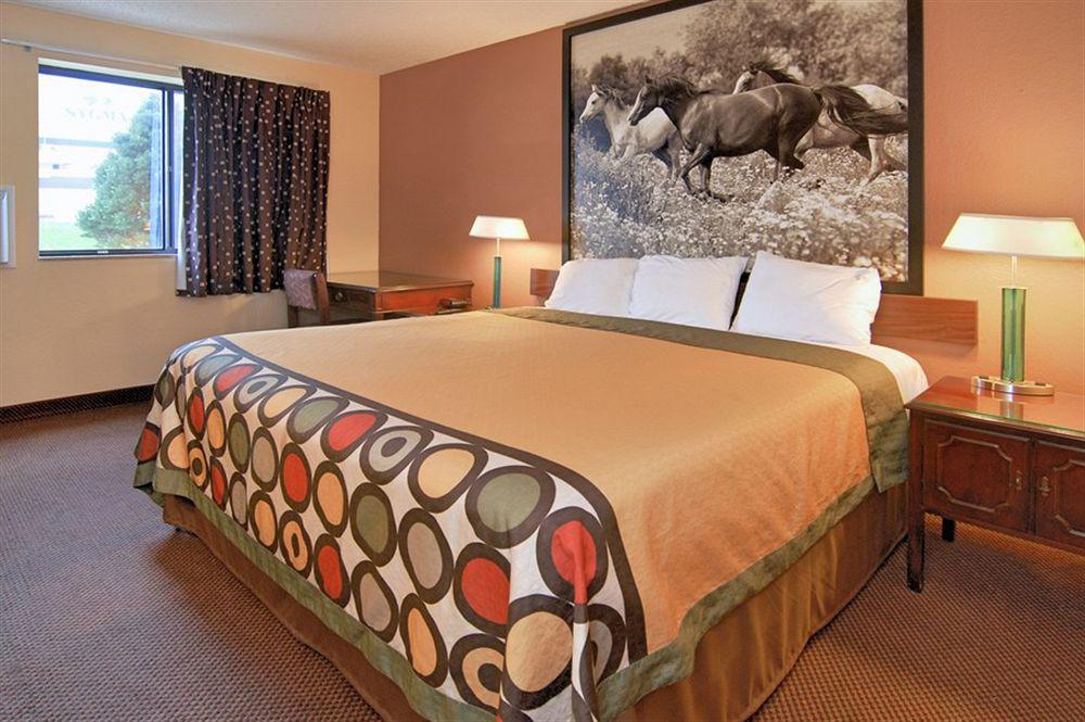 ซูเปอร์ 8 บาย วินด์แฮม แคนซัส ซิตี้ แอท แบร์รี โร้ด/แอร์พอร์ต Hotel แคนซัสซิตี ภายนอก รูปภาพ